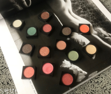 偏光色眼影適合日常妝嗎 偏光色眼影的日常畫法 偏光色眼影適合日常妝嗎 偏光色眼影的日常畫法