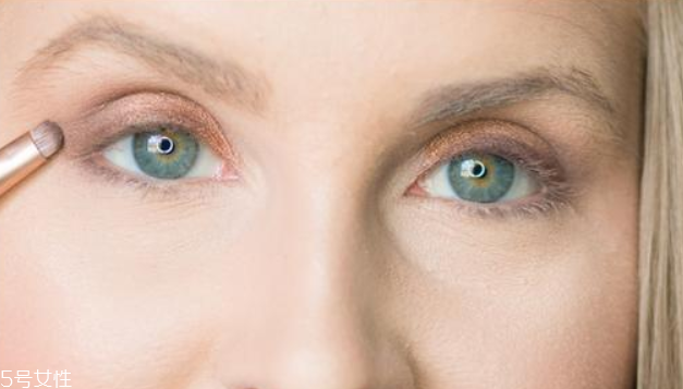 古銅色眼影怎么畫(huà) 古銅色眼影畫(huà)法教程