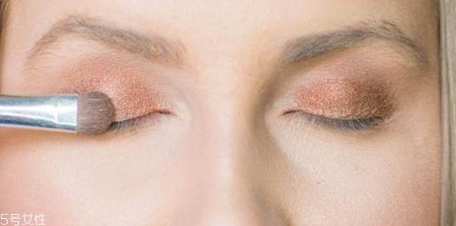 古銅色眼影怎么畫(huà) 古銅色眼影畫(huà)法教程