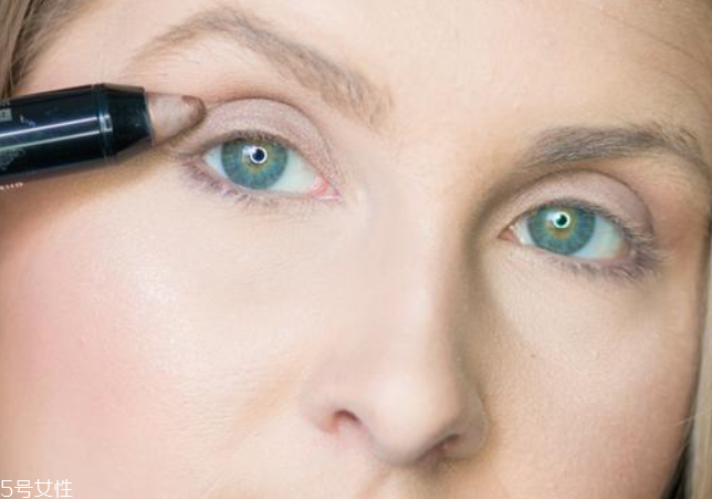 古銅色眼影怎么畫(huà) 古銅色眼影畫(huà)法教程