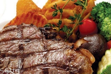西冷牛排是冷的嗎？西冷牛排是涼的嗎？