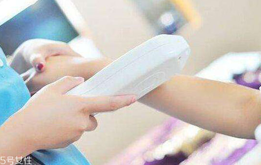 超冰脫毛跟冰點脫毛的區(qū)別在哪里 超冰和冰點脫毛的區(qū)別 超冰脫毛跟冰點脫毛的區(qū)別在哪里 超冰和冰點脫毛的區(qū)別