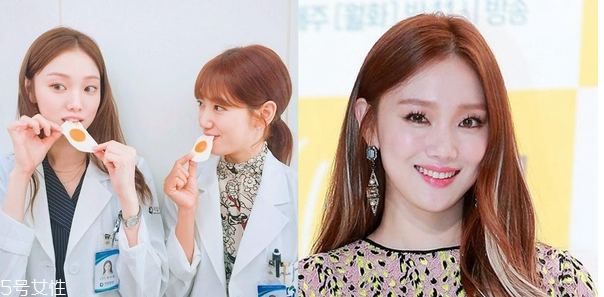 蜜褐色發(fā)色怎么染 蜜褐色怎么染不顯臟 蜜褐色發(fā)色怎么染 蜜褐色怎么染不顯臟