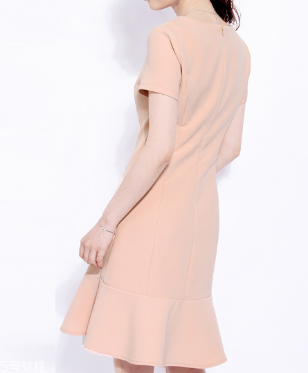 胳膊粗穿什么連衣裙？胳膊粗適合什么連衣裙？