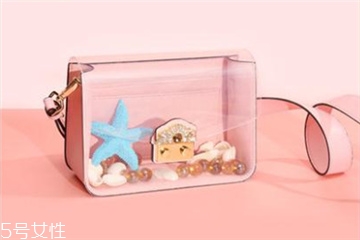 穿裙子背什么包包好看？穿裙子適合背什么包？