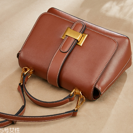 穿裙子背什么包包好看？穿裙子適合背什么包？