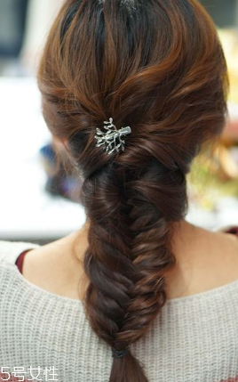 頭發(fā)少適合什么編發(fā) 發(fā)量少編發(fā)教程一步一步教 頭發(fā)少適合什么編發(fā) 發(fā)量少編發(fā)教程一步一步教