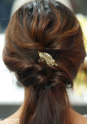 頭發(fā)少適合什么編發(fā) 發(fā)量少編發(fā)教程一步一步教 頭發(fā)少適合什么編發(fā) 發(fā)量少編發(fā)教程一步一步教