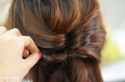 頭發(fā)少適合什么編發(fā) 發(fā)量少編發(fā)教程一步一步教 頭發(fā)少適合什么編發(fā) 發(fā)量少編發(fā)教程一步一步教