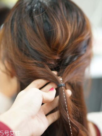 頭發(fā)少適合什么編發(fā) 發(fā)量少編發(fā)教程一步一步教 頭發(fā)少適合什么編發(fā) 發(fā)量少編發(fā)教程一步一步教