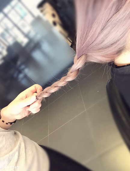 發(fā)帶發(fā)型女圖片 2款最簡單入門款發(fā)帶發(fā)型 發(fā)帶發(fā)型女圖片 2款最簡單入門款發(fā)帶發(fā)型