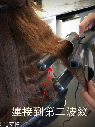 泡面頭怎么燙自然好看 泡面頭簡(jiǎn)單兩步走 泡面頭怎么燙自然好看 泡面頭簡(jiǎn)單兩步走