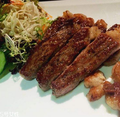 西冷牛排如何腌制肉嫩？西冷牛排腌制方法