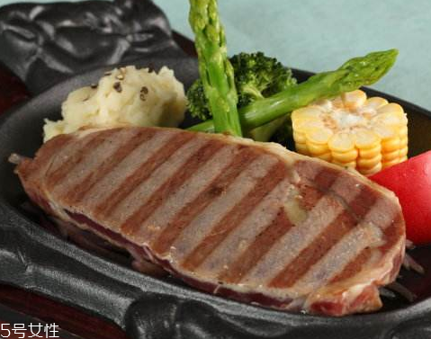 西冷牛排有肥肉嗎？西冷牛排是瘦肉嗎？