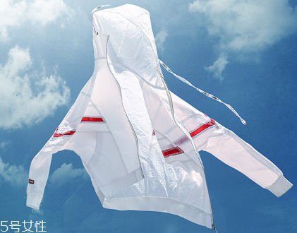 防曬衣里面穿什么？防曬衣里面怎么搭配？