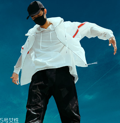 防曬衣里面穿什么？防曬衣里面怎么搭配？