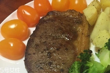 西冷牛排配什么酒？吃西冷牛排喝什么酒？