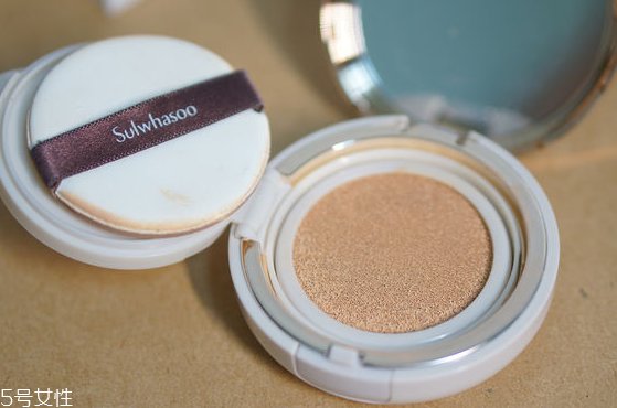 氣墊粉餅和蜜粉的區(qū)別 氣墊粉餅和蜜粉妝面效果圖 氣墊粉餅和蜜粉的區(qū)別 氣墊粉餅和蜜粉妝面效果圖