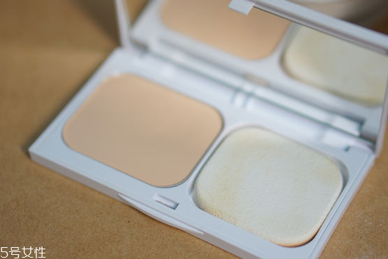 氣墊粉餅和蜜粉的區(qū)別 氣墊粉餅和蜜粉妝面效果圖 氣墊粉餅和蜜粉的區(qū)別 氣墊粉餅和蜜粉妝面效果圖
