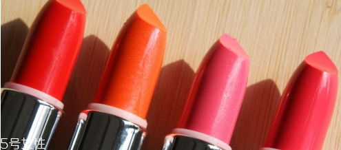 天天涂口紅嘴唇會(huì)變黑嗎 口紅對(duì)人體有哪些危害 天天涂口紅嘴唇會(huì)變黑嗎 口紅對(duì)人體有哪些危害