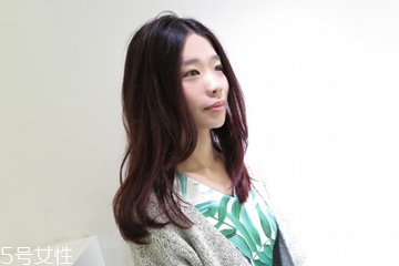 燙發(fā)棒怎么卷發(fā) 燙發(fā)棒怎么打造慵懶長(zhǎng)卷發(fā) 燙發(fā)棒怎么卷發(fā) 燙發(fā)棒怎么打造慵懶長(zhǎng)卷發(fā)