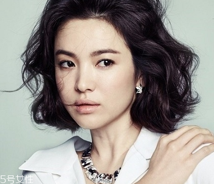 短劉海和長(zhǎng)劉海分別適合什么人 短劉海和長(zhǎng)劉海什么氣質(zhì) 短劉海和長(zhǎng)劉海分別適合什么人 短劉海和長(zhǎng)劉海什么氣質(zhì)