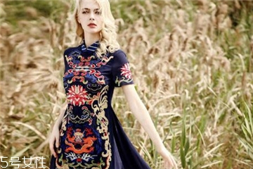 復(fù)古連衣裙怎么搭配？復(fù)古連衣裙搭配圖片