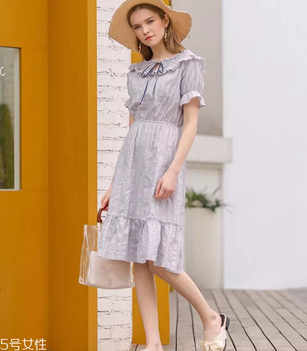 復(fù)古連衣裙怎么搭配？復(fù)古連衣裙搭配圖片