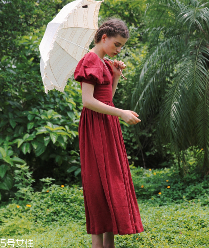 復(fù)古連衣裙怎么搭配？復(fù)古連衣裙搭配圖片