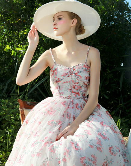 復(fù)古連衣裙怎么搭配？復(fù)古連衣裙搭配圖片