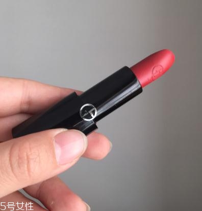 阿瑪尼口紅容易掉色嗎？阿瑪尼口紅掉色嚴重嗎？