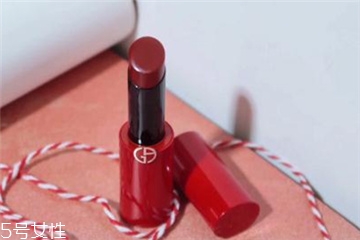 阿瑪尼口紅容易掉色嗎？阿瑪尼口紅掉色嚴重嗎？