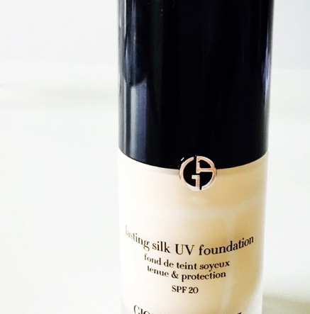 阿瑪尼粉底液和cpb粉底液哪個(gè)好？阿瑪尼粉底和cpb粉霜對(duì)比