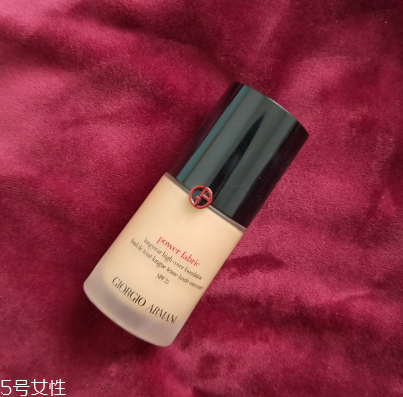 阿瑪尼權力粉底液5是黃幾白 阿瑪尼權力粉底液使用感 阿瑪尼權力粉底液5是黃幾白 阿瑪尼權力粉底液使用感