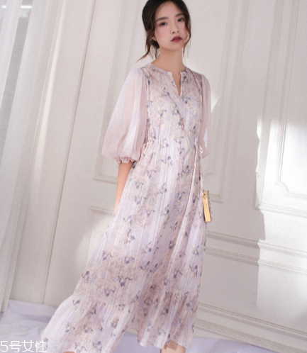 胸大適合什么連衣裙？胸大穿什么連衣裙好看？