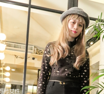 戴帽子怎么固定不晃動(dòng) 戴帽子固定小技巧 戴帽子怎么固定不晃動(dòng) 戴帽子固定小技巧