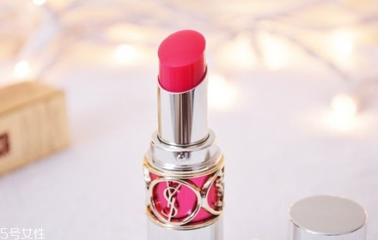 天天涂口紅嘴唇會(huì)變黑嗎 口紅對(duì)人體有哪些危害 天天涂口紅嘴唇會(huì)變黑嗎 口紅對(duì)人體有哪些危害