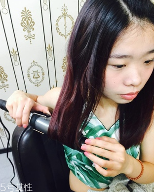 燙發(fā)棒怎么卷發(fā) 燙發(fā)棒怎么打造慵懶長(zhǎng)卷發(fā) 燙發(fā)棒怎么卷發(fā) 燙發(fā)棒怎么打造慵懶長(zhǎng)卷發(fā)