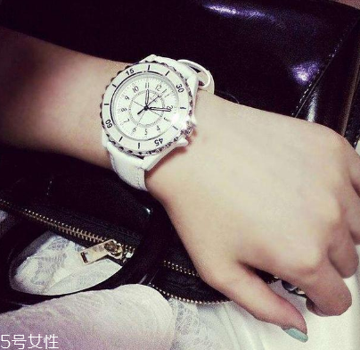 手表可以戴右手嗎？手表能不能戴在右手？