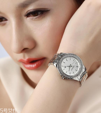 手表可以戴右手嗎？手表能不能戴在右手？