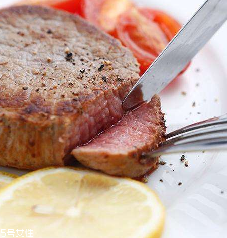 菲力牛排是合成的嗎？菲力牛排是牛里脊嗎？