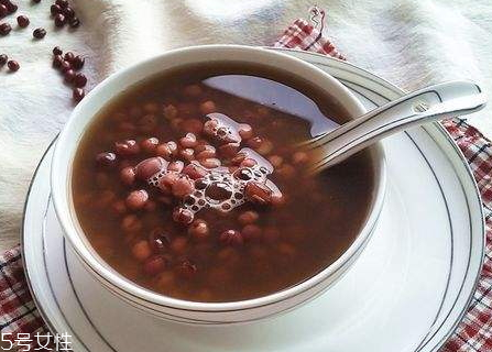 紅豆湯熱量高嗎 喝紅豆湯會(huì)胖嗎 紅豆湯熱量高嗎 喝紅豆湯會(huì)胖嗎