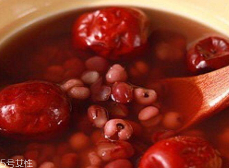 紅豆湯什么人不能喝 紅豆湯適合什么人喝 紅豆湯什么人不能喝 紅豆湯適合什么人喝