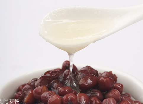 紅豆湯可以放蜂蜜嗎 紅豆湯放蜂蜜的好處 紅豆湯可以放蜂蜜嗎 紅豆湯放蜂蜜的好處