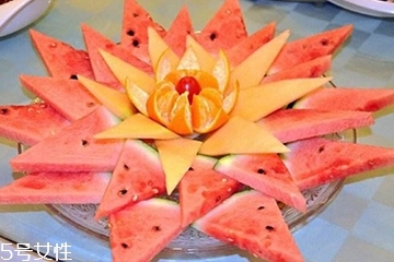 西瓜擺盤切法 怎樣切西瓜不浪費？