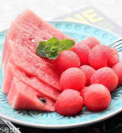 西瓜擺盤切法 怎樣切西瓜不浪費？