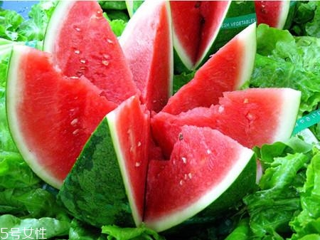西瓜擺盤切法 怎樣切西瓜不浪費？