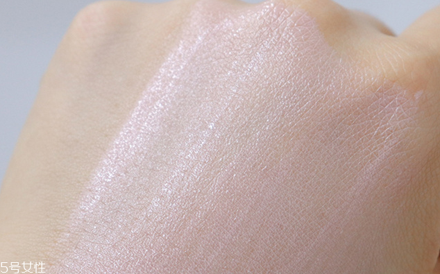 愛麗小屋妝前乳櫻花版和舊版區(qū)別 愛麗小屋妝前乳心得 愛麗小屋妝前乳櫻花版和舊版區(qū)別 愛麗小屋妝前乳心得