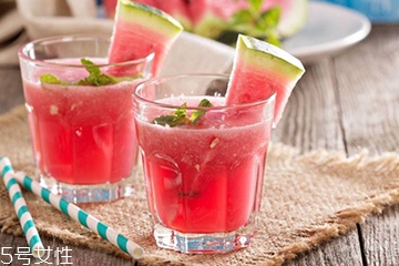 西瓜汁的做法 西瓜汁的功效與作用 西瓜汁的做法 西瓜汁的功效與作用