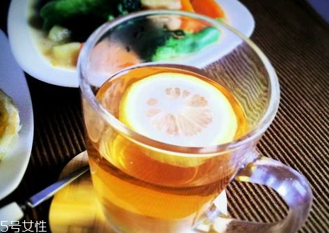 檸檬紅茶可以加蜂蜜嗎 檸檬紅茶什么時候加蜂蜜 檸檬紅茶可以加蜂蜜嗎 檸檬紅茶什么時候加蜂蜜